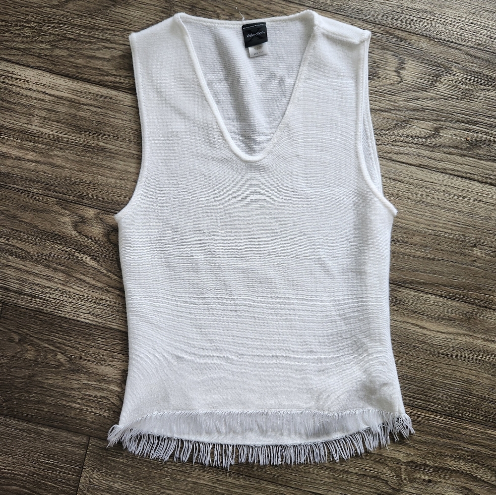 Vintage Xhilaration White Sleeveless Fringe Hem Top Size Small